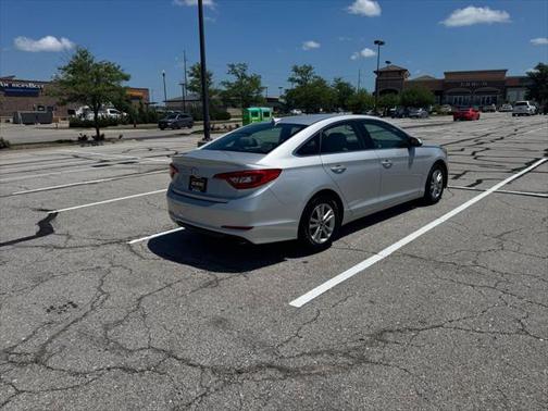 2017 Hyundai SONATA SE