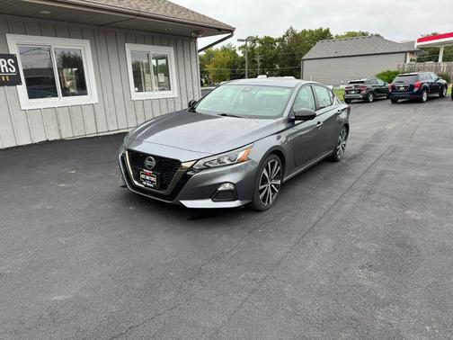 Grey 2020 Nissan Altima SR FWD