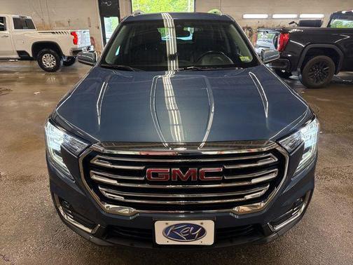 Downpour Metallic 2024 GMC Terrain SLT