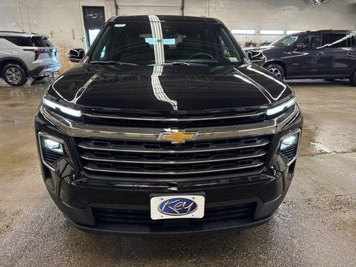 Mosaic Black Metallic 2026 Chevrolet Traverse LT