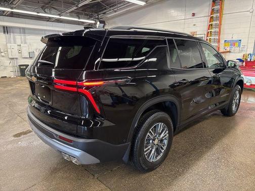 Mosaic Black Metallic 2026 Chevrolet Traverse LT