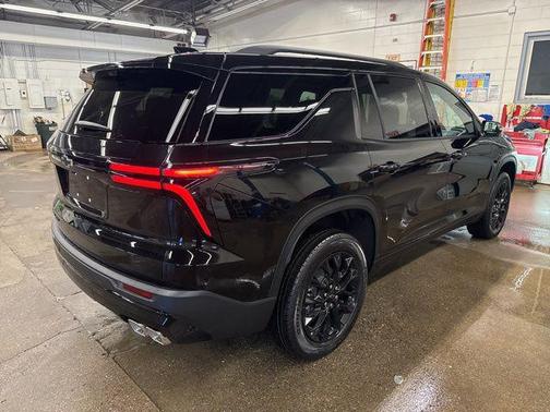Mosaic Black Metallic 2026 Chevrolet Traverse LT