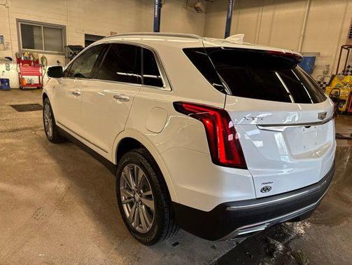 Crystal White Tricoat 2022 Cadillac XT5 Premium Luxury