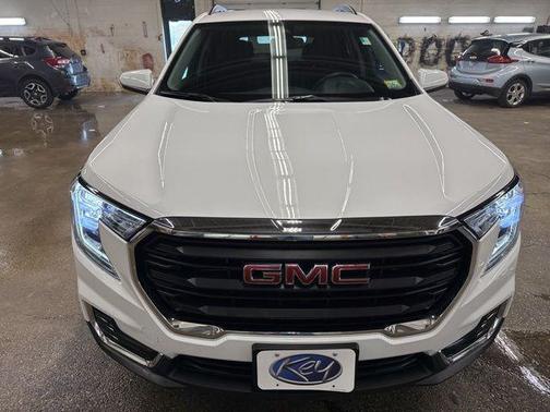 Summit White 2023 GMC Terrain SLE