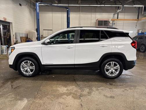 Summit White 2023 GMC Terrain SLE