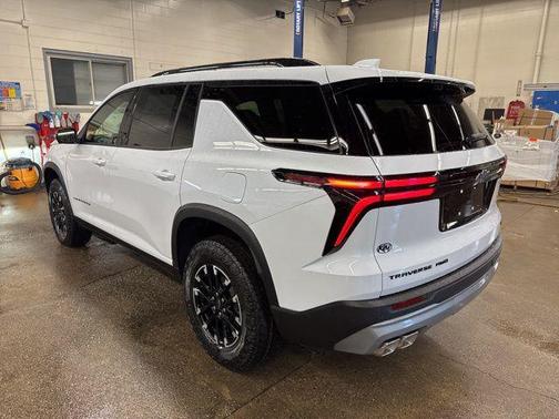 Polar White Tricoat 2026 Chevrolet Traverse AWD Z71