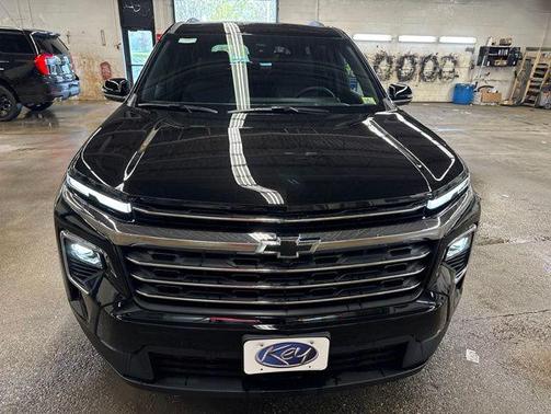 Mosaic Black Metallic 2026 Chevrolet Traverse LT