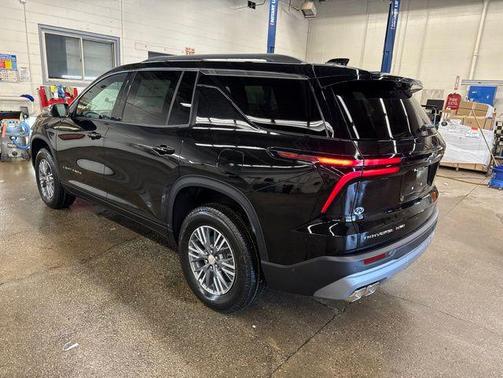 Mosaic Black Metallic 2026 Chevrolet Traverse LT