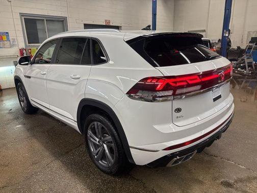 2024 Volkswagen Atlas Cross Sport 2.0T SEL