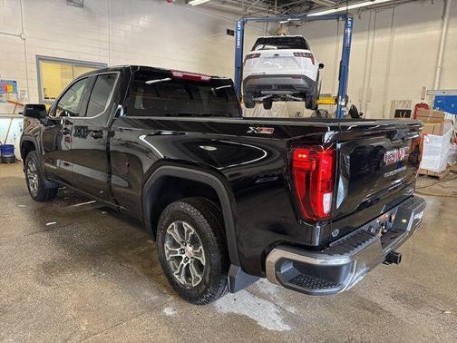 Onyx Black 2026 GMC Sierra 1500 SLE