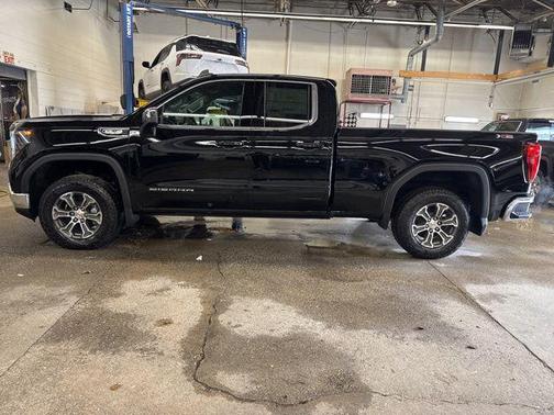 Onyx Black 2026 GMC Sierra 1500 SLE