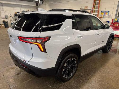 Polar White Tricoat 2026 Chevrolet Equinox AWD RS
