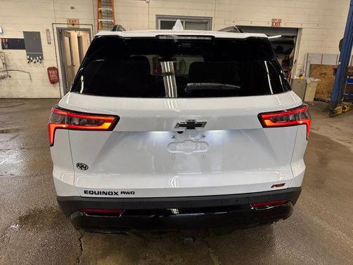 Polar White Tricoat 2026 Chevrolet Equinox AWD RS