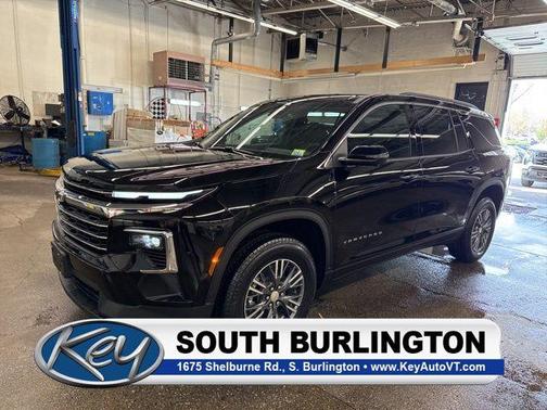 Mosaic Black Metallic 2026 Chevrolet Traverse LT
