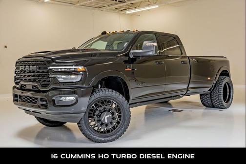 Diamond Black Crystal Pearlcoat 2025 RAM 3500 Limited Crew Cab 4x4 8' Box