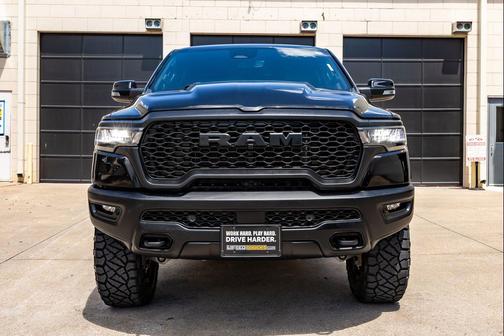 Diamond Black Crystal Pearl Coat 2025 RAM 1500 Rebel