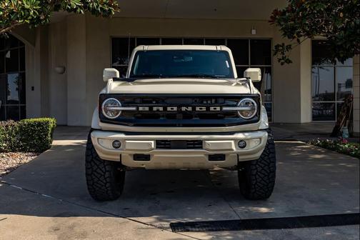 Desert Sand 2025 Ford Bronco Outer Banks