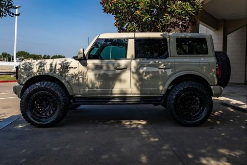 Desert Sand 2025 Ford Bronco Outer Banks
