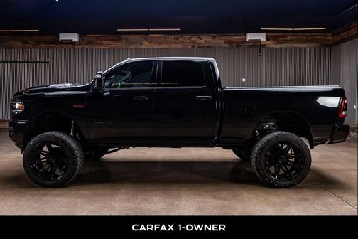 Diamond Black Crystal Pearlcoat 2024 RAM 2500 Laramie Crew Cab 4x4 6'4' Box