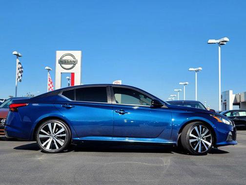 2021 Nissan Altima SR FWD