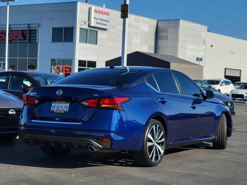 2021 Nissan Altima SR FWD