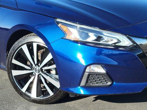 2021 Nissan Altima SR FWD
