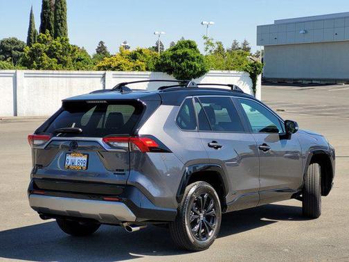 2024 Toyota RAV4 Hybrid SE