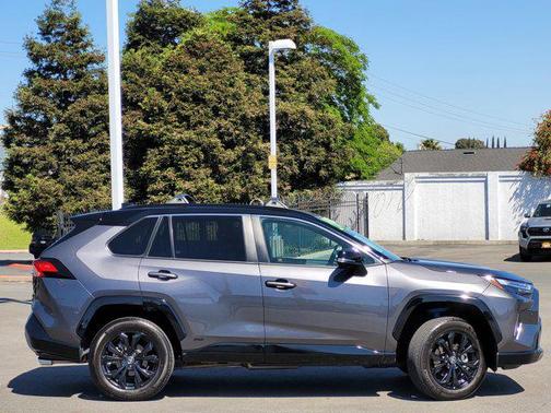 2024 Toyota RAV4 Hybrid SE