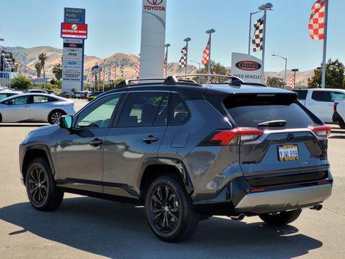 2024 Toyota RAV4 Hybrid SE
