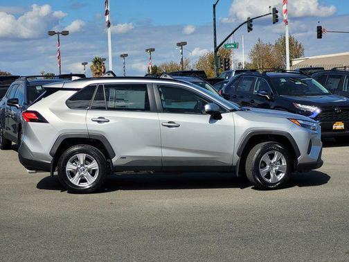 2025 Toyota RAV4 Hybrid XLE