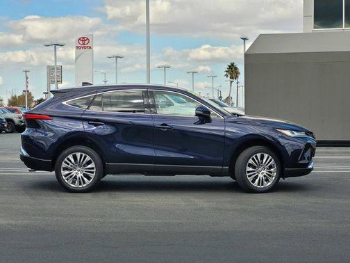 2024 Toyota Venza LE