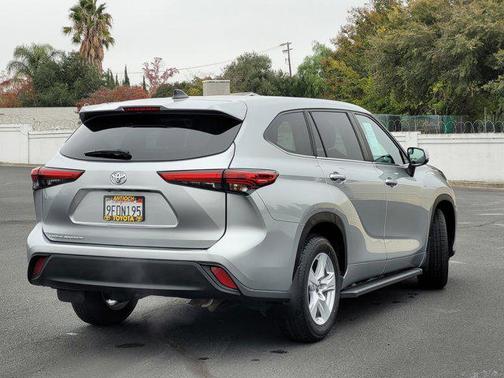 2023 Toyota Highlander LE