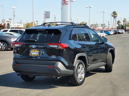 2023 Toyota RAV4 Hybrid XLE