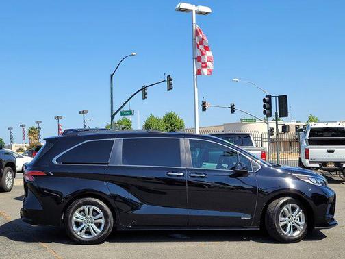 2021 Toyota Sienna XSE 7 Passenger