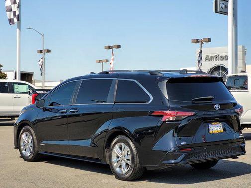 2021 Toyota Sienna XSE 7 Passenger