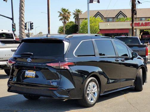 2021 Toyota Sienna XSE 7 Passenger