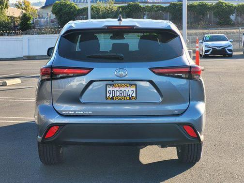 2022 Toyota Highlander LE