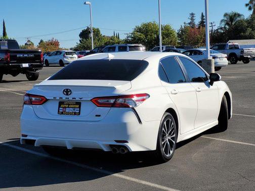 2020 Toyota Camry SE