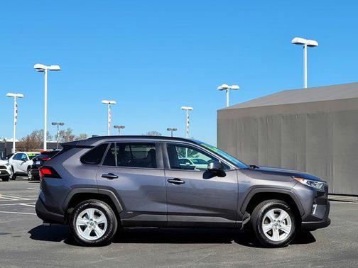 2021 Toyota RAV4 Hybrid XLE