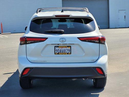 2022 Toyota Highlander LE