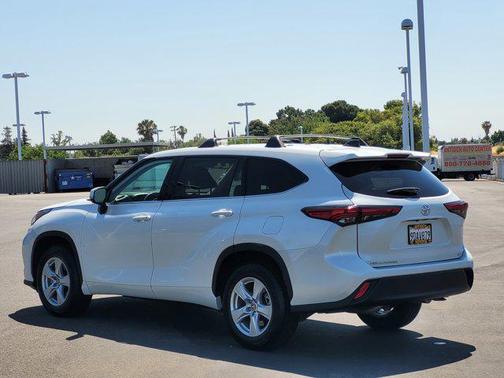 2022 Toyota Highlander LE