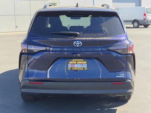2024 Toyota Sienna LE