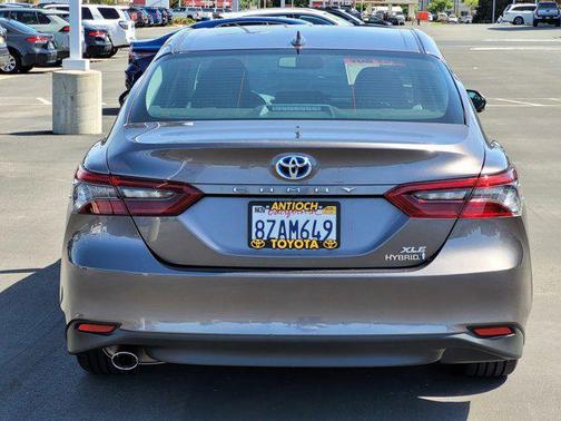 2022 Toyota Camry Hybrid XLE