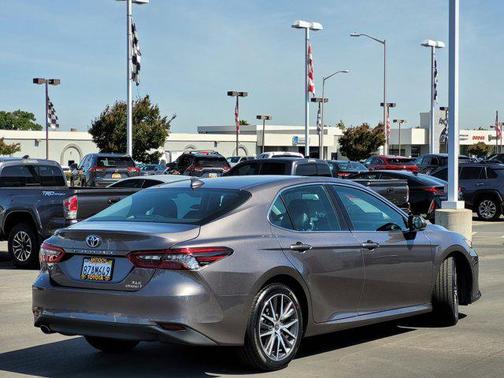 2022 Toyota Camry Hybrid XLE