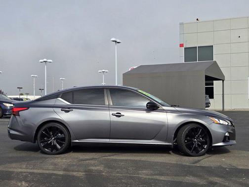 2022 Nissan Altima SR FWD