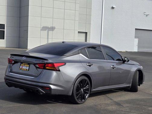 2022 Nissan Altima SR FWD