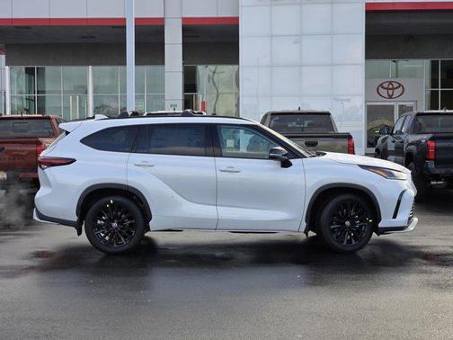 2026 Toyota Highlander XSE