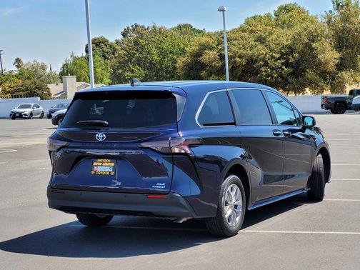 2023 Toyota Sienna XLE