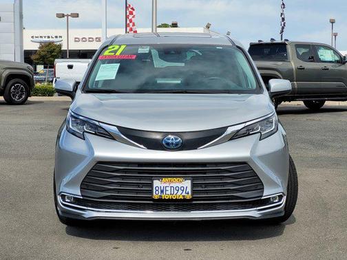 2021 Toyota Sienna XLE 8 Passenger