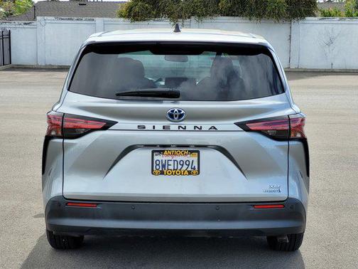 2021 Toyota Sienna XLE 8 Passenger